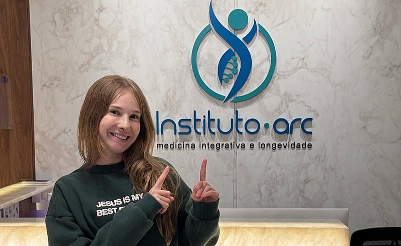 Sammy Sampaio realiza sessões de oxigenoterapia hiperbárica no Instituto ARC durante recuperação pós-operatória