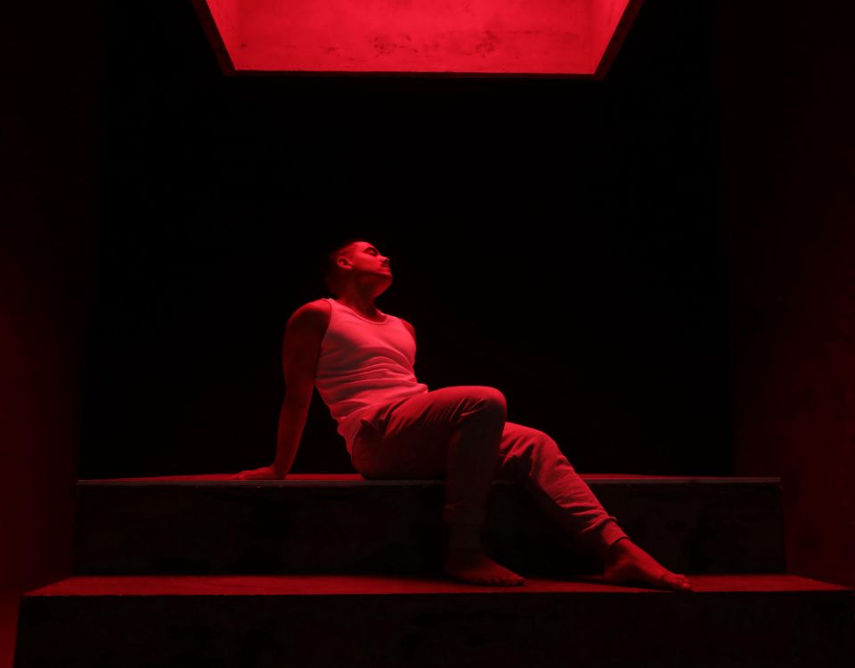 Desejo, dança e delírio: Bruno Gadiol provoca os sentidos no sensual videoclipe de “Na Minha Mente”