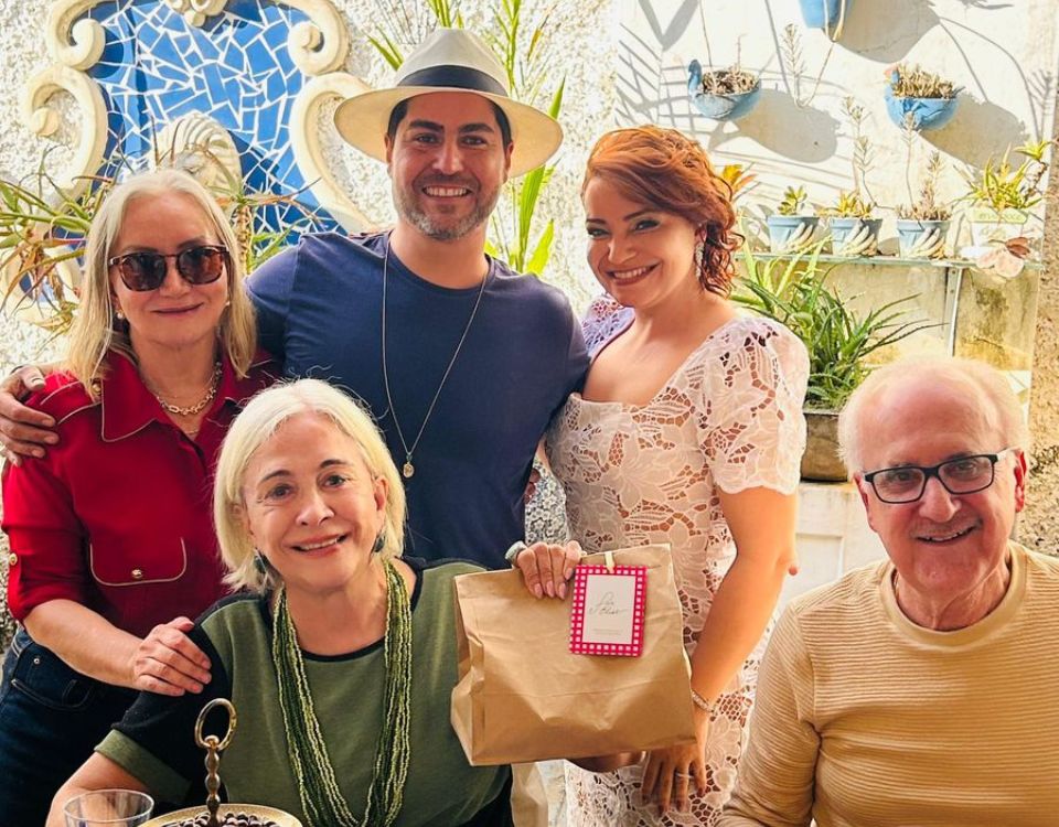 David Faria oferece encontro com amigos em comemoração ao seu aniversário