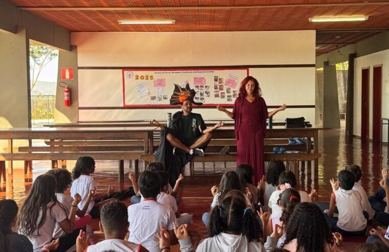 Com apoio da Lei Aldir Blanc, artista plástica Zackia Daura leva o Movimento Minhocão para as escolas