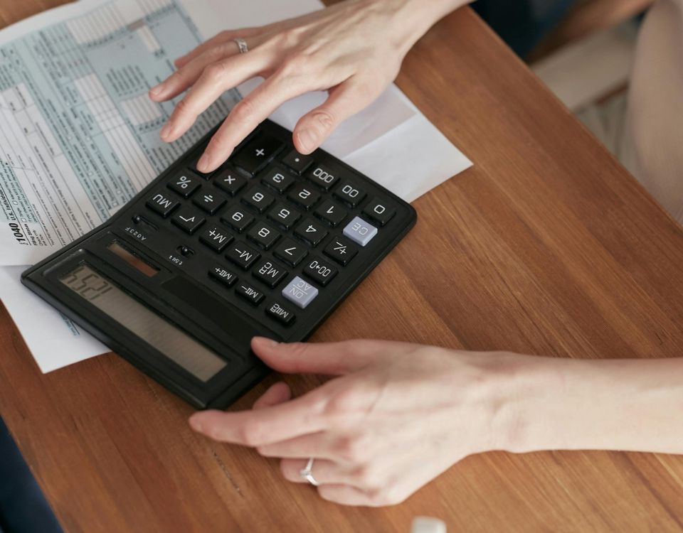 Garantidoras de condomínio fortalecem gestão de síndicos diante da alta inadimplência