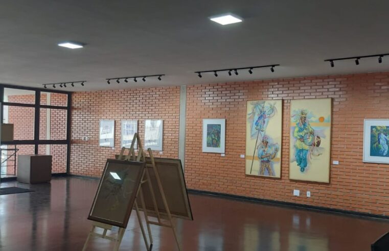 Yara Tupynambá apresenta seus festejos, cores e ritmos durante exposição em São Gotardo