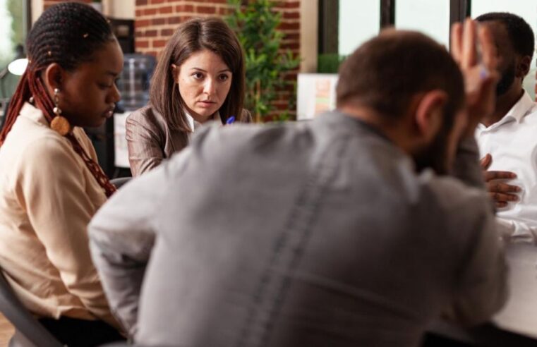 Barulho, vagas e inadimplência: entenda por que vizinhos brigam!