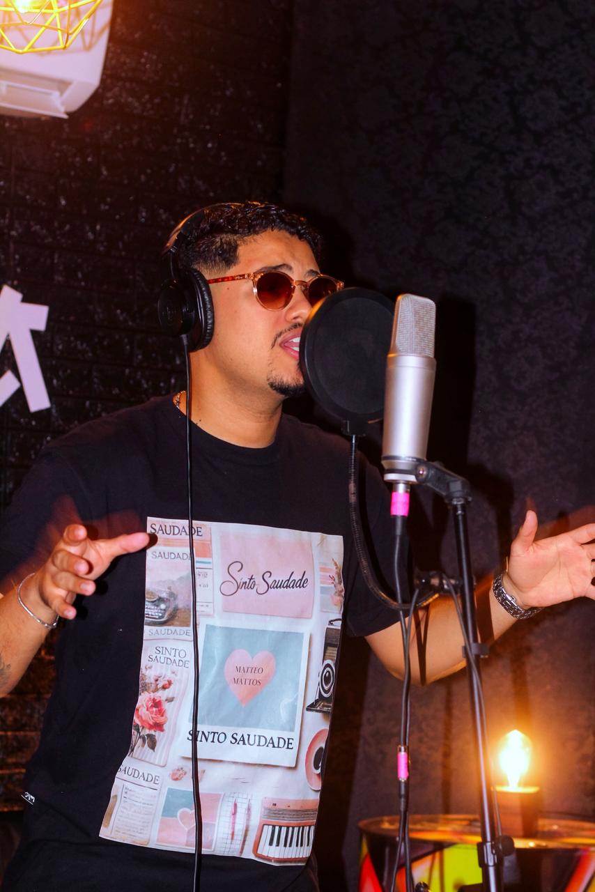 Matteo Mattos transforma a dor em melodia e reforça o poder do axé em “Sinto Saudade”