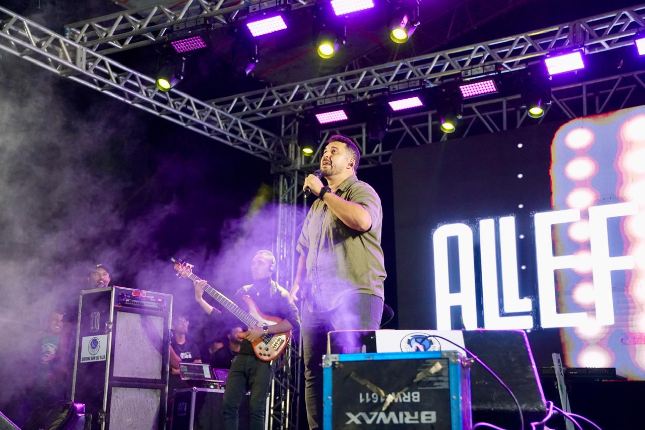 Allef Souza agita o Dia dos Evangélicos em Santa Luz