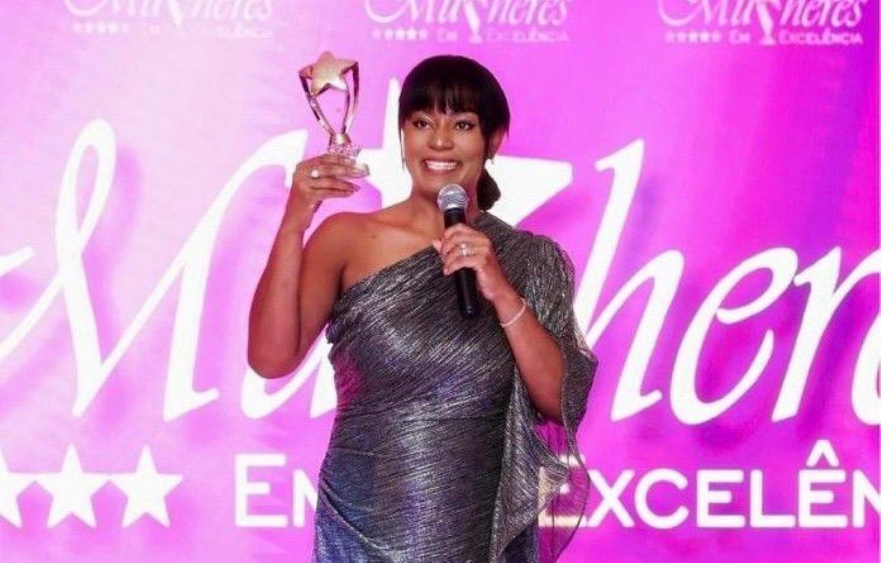 Daline Kennedy é homenageada com prêmio “Mulheres em Excelência” nos EUA