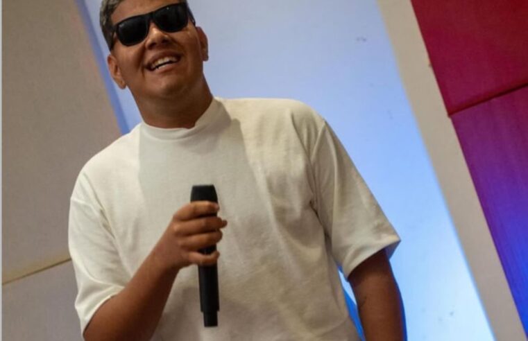 Dougllas Fernanddo transforma clássicos em vitrine de sua identidade artística no carnaval