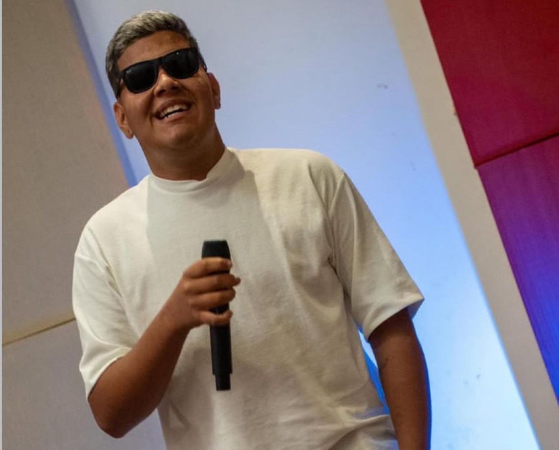 Dougllas Fernanddo transforma clássicos em vitrine de sua identidade artística no carnaval