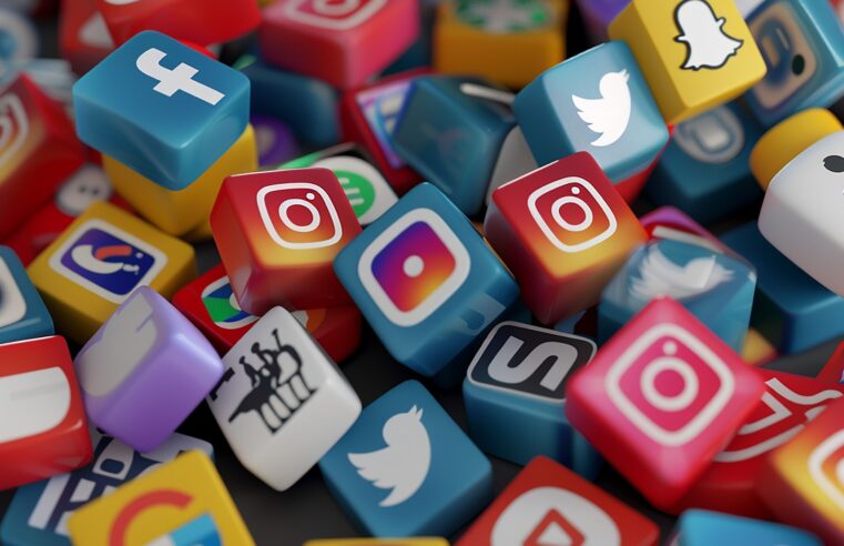 Produtividade excessiva e redes sociais impulsionam crise de saúde mental entre jovens adultos