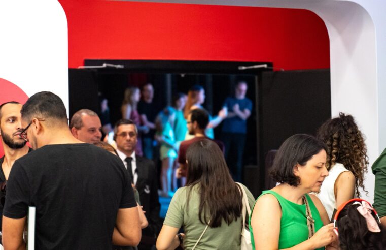 Teatro YouTube foi palco de lançamento de livro de Iberê Thenório neste sábado, 28