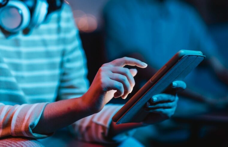 Marista Brasil lança podcast para conscientizar famílias e jovens sobre cuidados no ambiente digital