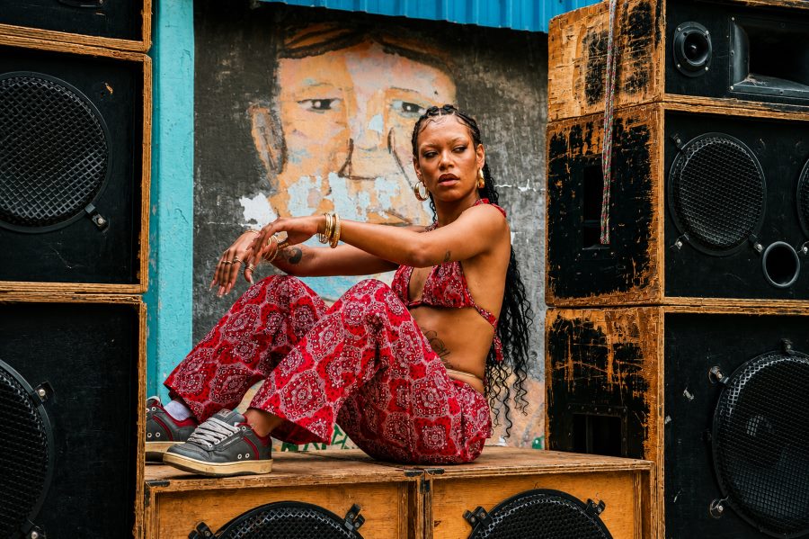 Mya Akoma lança “O Que é Meu Vem” e aposta em mensagem de confiança e perseverança