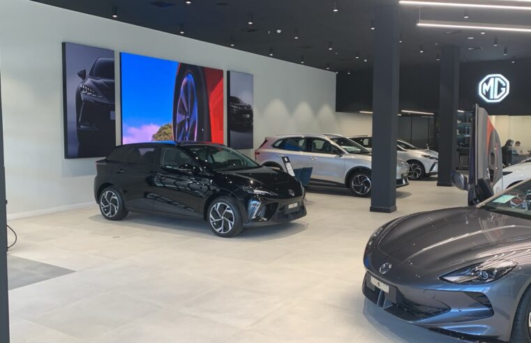 Grupo Indiana inaugura concessionária MG Inglaterra em Salvador e lança o novo MG4 Urban