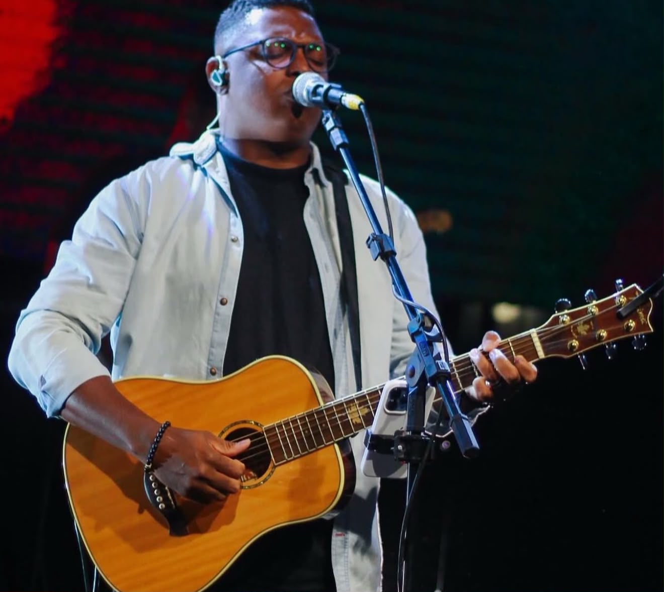 Elmo Mendes se destaca como uma das vozes da nova geração da música gospel baiana