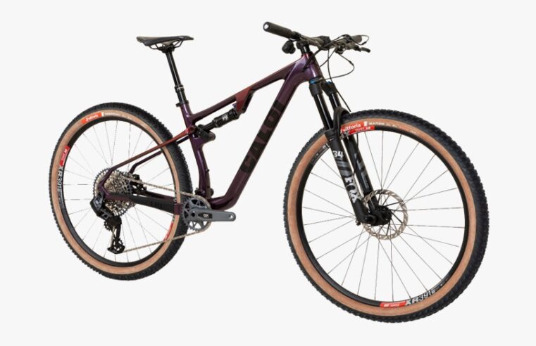 Caloi apresenta a nova Elite Carbon FS Pro e reforça aposta no segmento premium de Cross Country