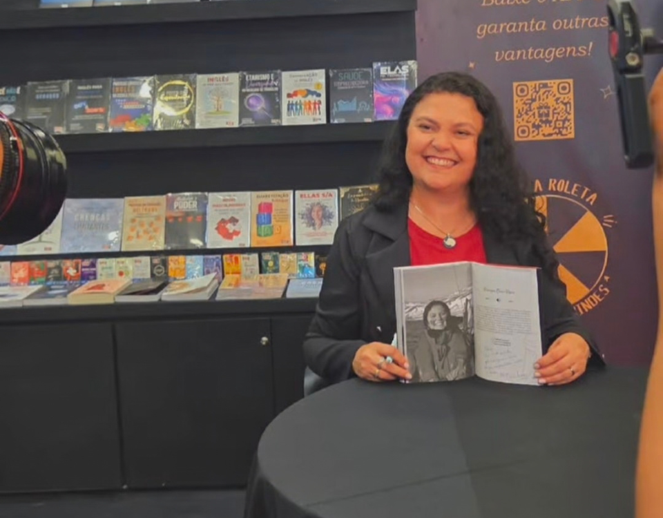 Após apresentar “Insilenciáveis” na Bienal do Livro, pesquisadora antártica se prepara para lançamento oficial da obra