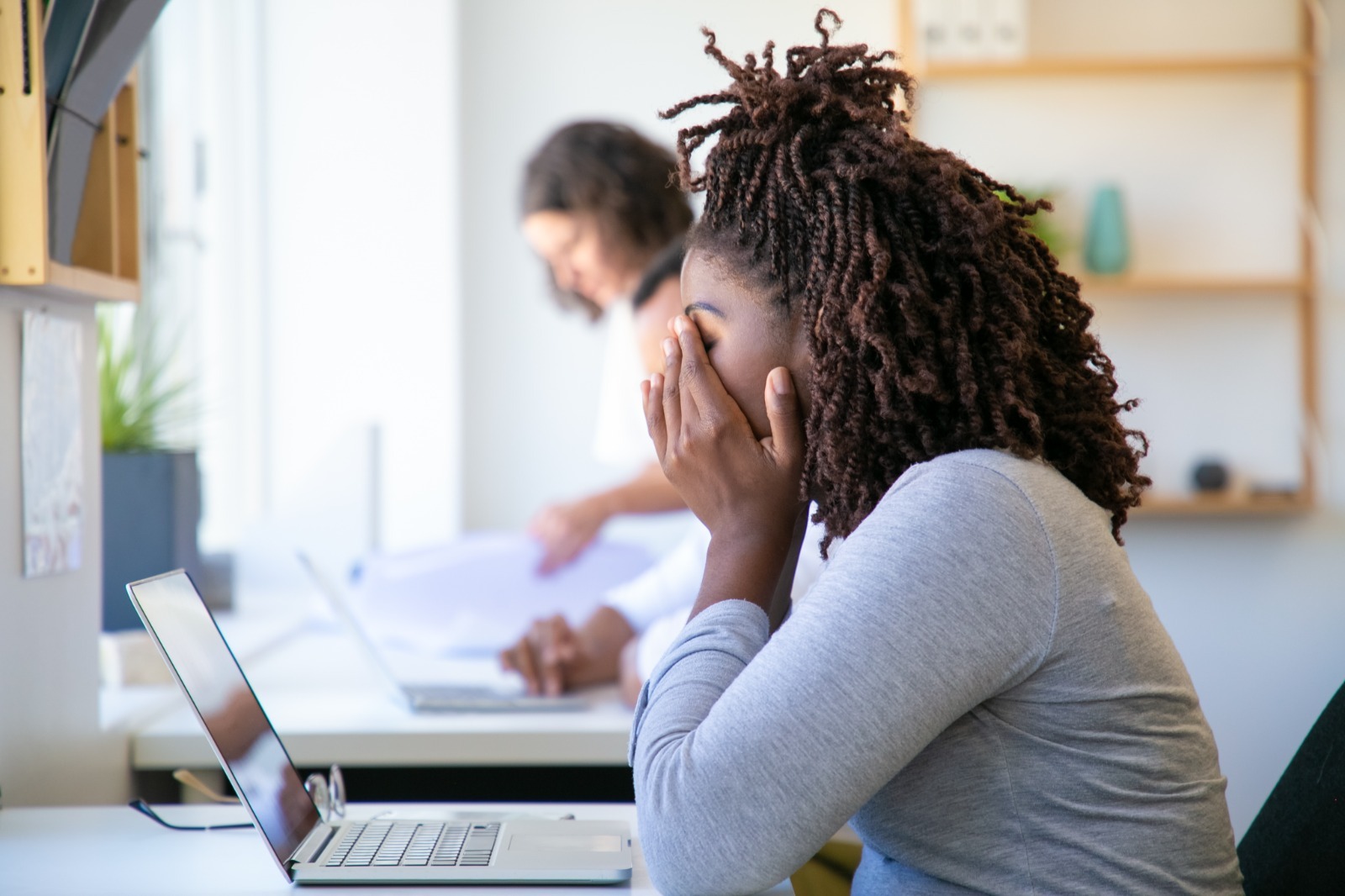 Saúde mental no trabalho: como identificar e prevenir a síndrome de burnout