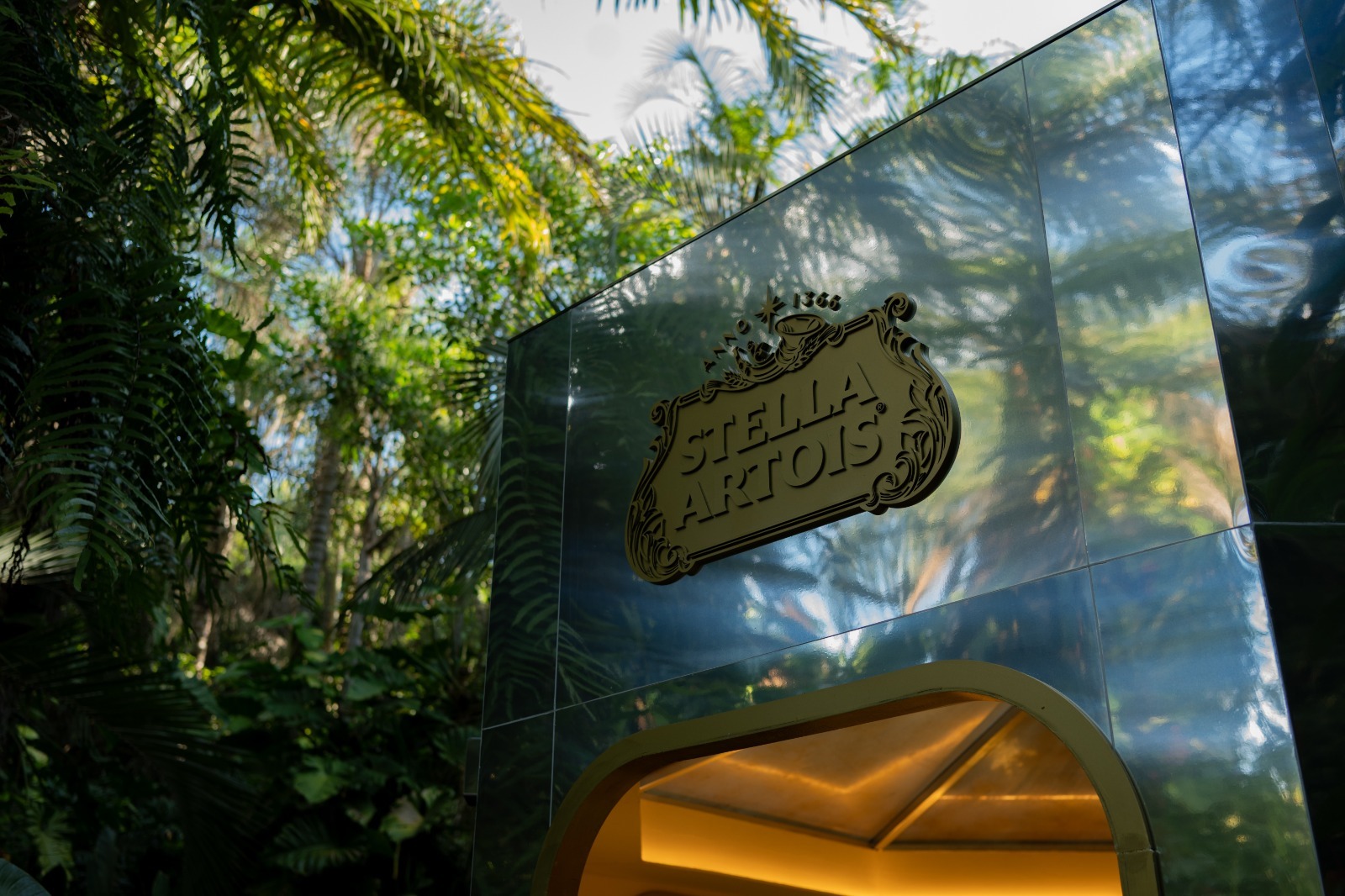 Stella Artois inaugura Light Bar em Inhotim e transforma patrocínio à arte em experiência sensorial