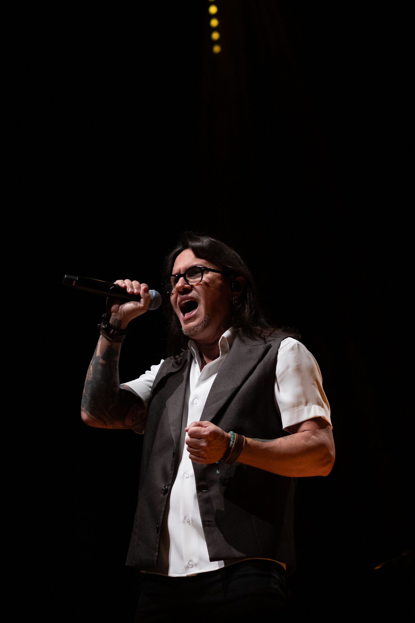 Venosa Sessions: um show que celebra 17 anos de histórias e rock em uma noite especial no Teatro Municipal de Uberlândia