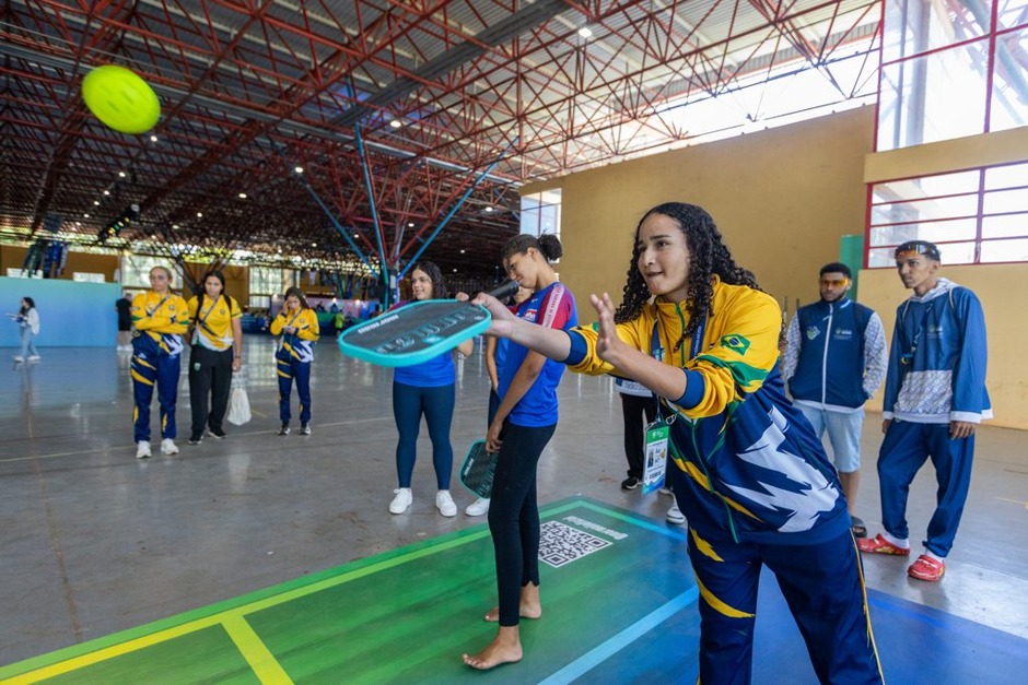 Mormaii promove experiência de pickleball e ativações com atletas e visitantes nos Jogos da Juventude CAIXA 2026
